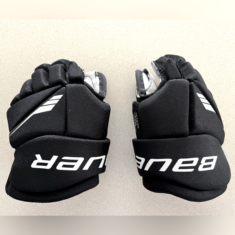 Bauer kids hockey gloves 8.0